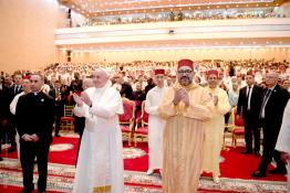 Image du Maroc Professionnelle de  Sa Majesté le Roi Mohammed VI, mir Al-Mouminine, accompagné du Prince Héritier Moulay Hassan, et du Prince Moulay Rachid t Sa Sainteté le Pape François visitent l'Institut Mohammed VI de formation des Imams à Rabat, Samedi 30 Mars 2019. (Photo/ SPPR) via Jalilbounhar.com 